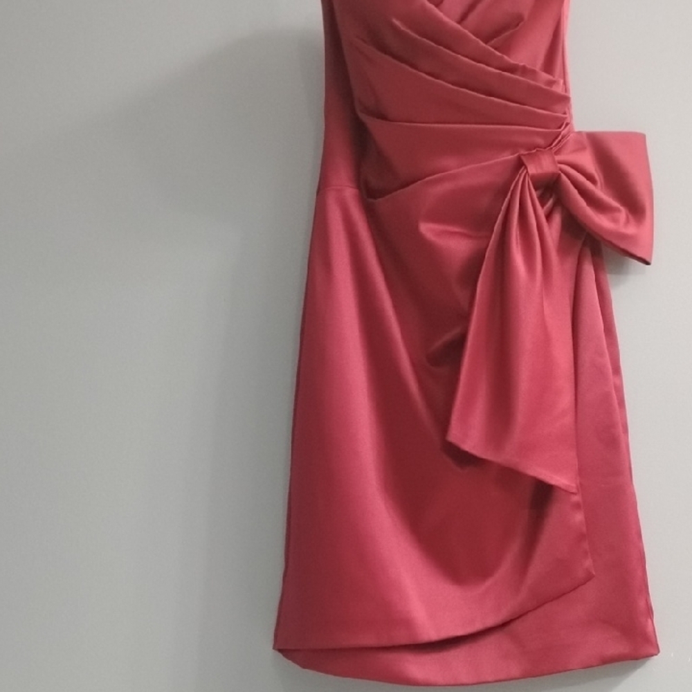 🌹White House Black Market Strapless Satin Dress in Deep Rose Color Size 0 - Picture 4 of 6